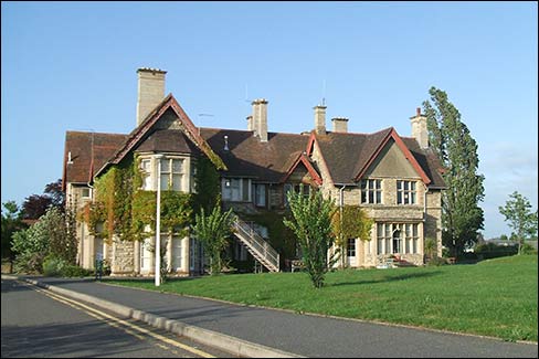 Rushden House, Wymington Road