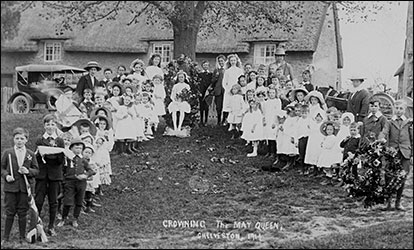 May Queen crowning 1914