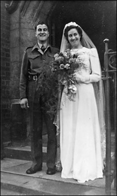 Photograph of Cliff & Eileen Iliffe on their wedding day 22 March 1945