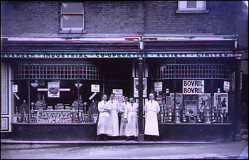 Queen Street shop in 1926