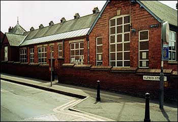 The school in Alfred Street in 2005