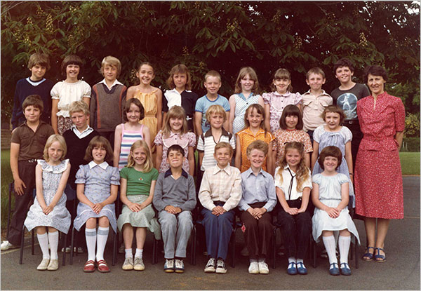 Photograph of Mrs Lussignes class 1980.