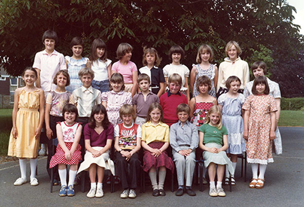 Photograph of Miss Yeomans with Mrs Lussignes class June 1980