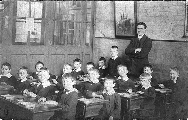 Inside a classroom in 1910