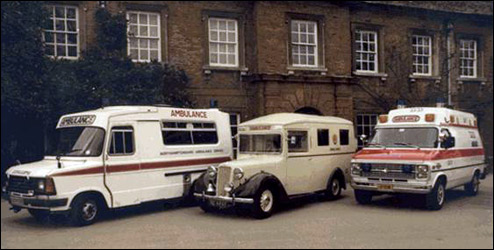 An English and a Dutch ambulance from 1985 flanking the 1935 Veteran Ambulance