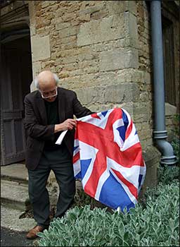 Clive Wood unveiling the plaque