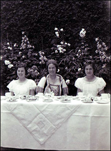 Freda and two of her maids of honour