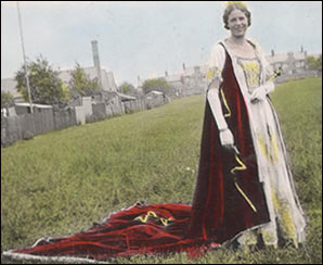 Picture of the Carnival Queen in her robes