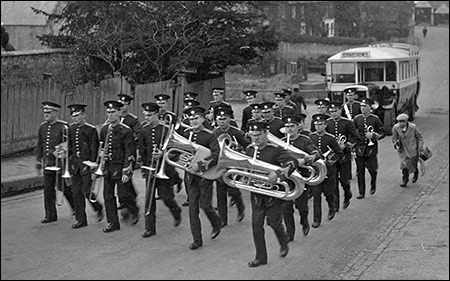 Photo of band in 1930s marching up Skinners Hill