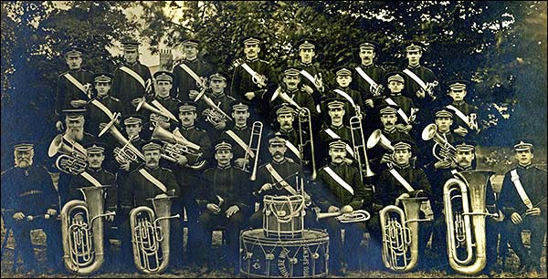Photograph of Rushden Mission Band taken in the gardens of Heatherbrea Houss 1911
