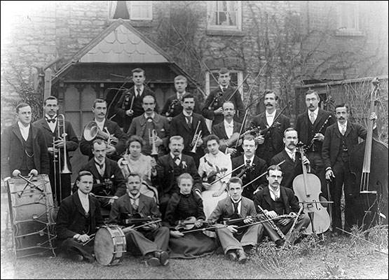 Patriotic Orchestra 1900