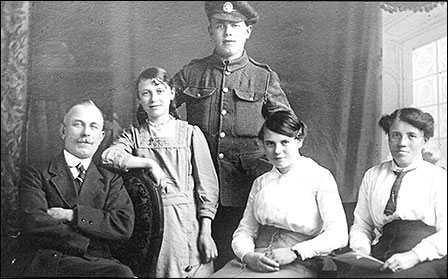 Mantle Family 1914