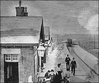 Rushden Station showing a train arriving from Wellingborough