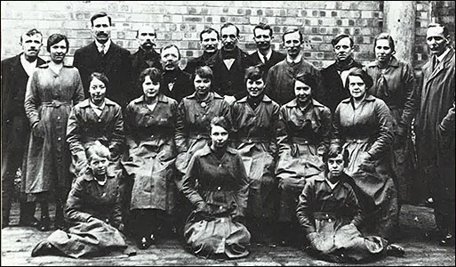 Girls at CWS factory 1917