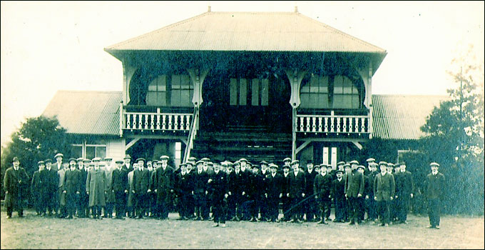 The pavilion and volunteers 1915