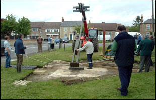 Raising the mast 