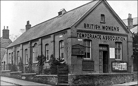 Parapde passing temperance Hall