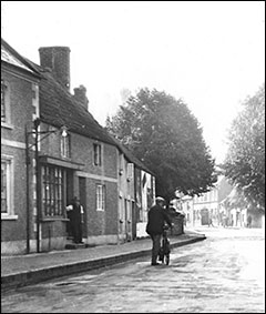 17 High Street South