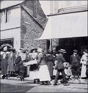 The entrance from the High Street into Woburn Place.