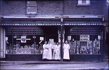 Queen Street shop in 1926