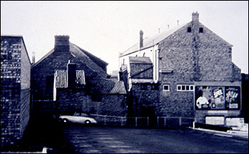 In the centre of the picture is the alley way through to the High Street