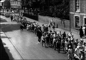 The 1926 parade in High Street South