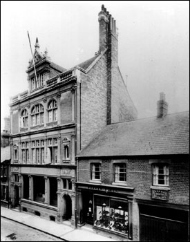 The bank and Barkers Boot Repair shp in 1922