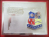 Razor blade holder