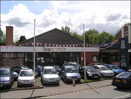 DShortly before closing, 2006