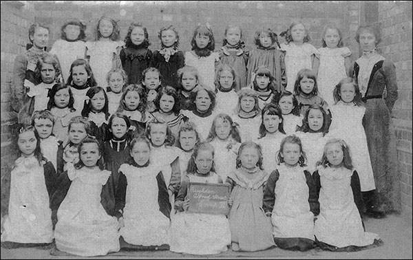 1906 Standard VII girls