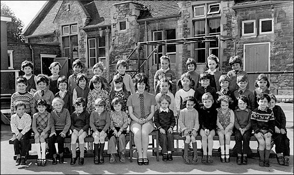 Class photograph of South End Infants, Summer Term 1973