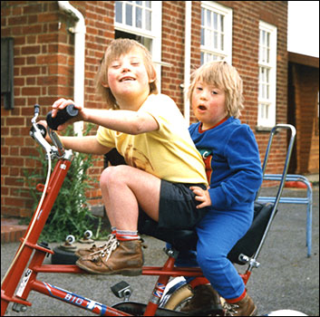 Michael &&nbsp;Lee playing at Colton Ward