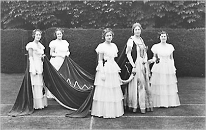Picture of 1934 Carnival Queen & Maids of Honour