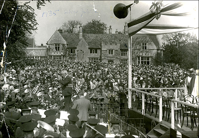 1935