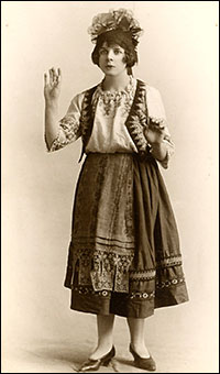 Winnie Coe