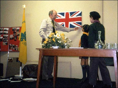 Chief Scout prepares to unveil the plaque