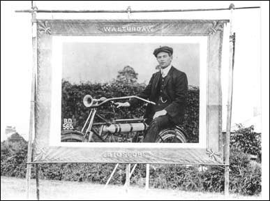 Advertising the first moving picture shows