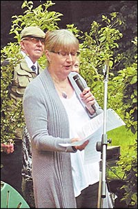 Sue opens the fete