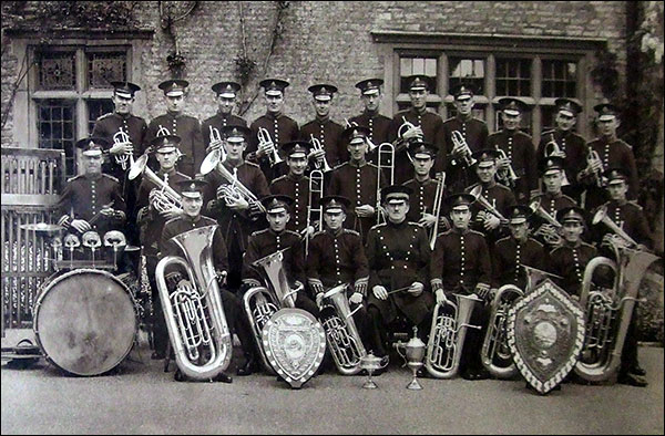 1933