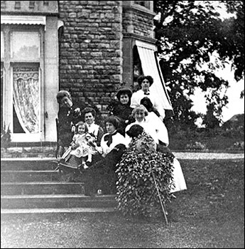 Alice Browning and daughters