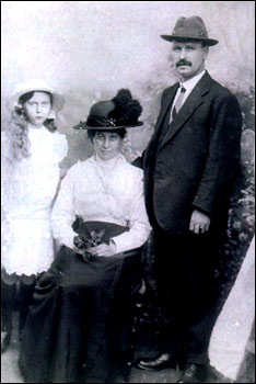 Enid, Nellie & George Lawrence