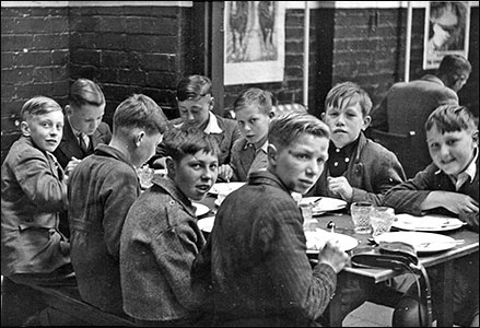 evacuees 1942