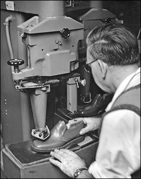 Polishing a finished shoe
