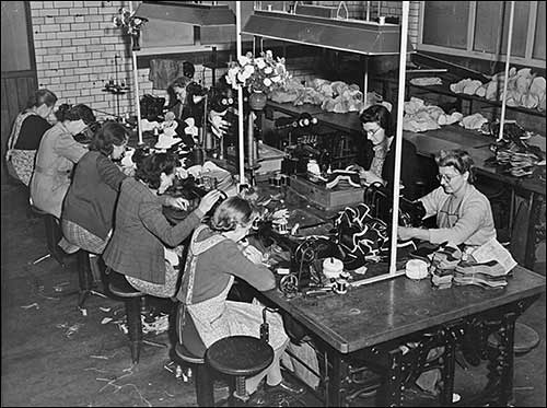 Closing room c 1952
