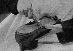 Picture of a handlaster at work