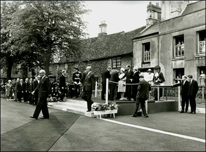 Presentations to the Queen on the Market Square