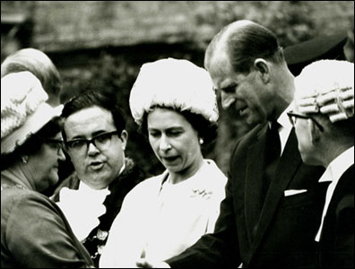 Councillor Shrive being presented to the Queen