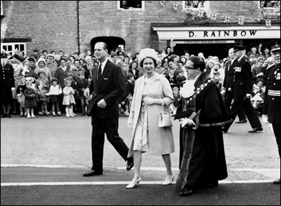 The Queen in the town