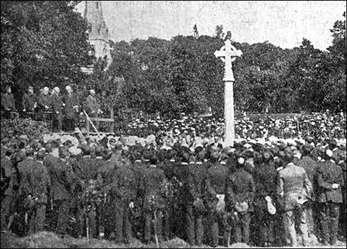 unveiling the War Memorial